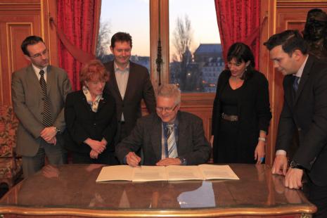 Signature du protocole entre Paris et Clichy