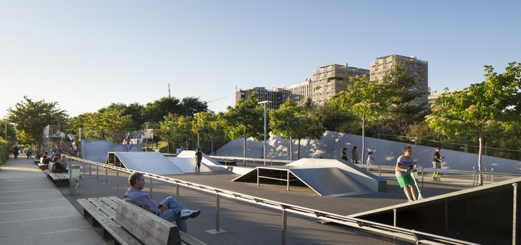Pelouses du Parc Martin Luther King investies par les promeneurs